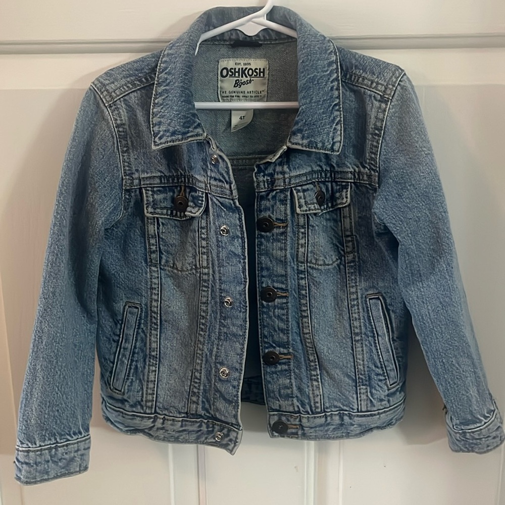Toddler denim jacket. Size 4T. Gently worn, great condition.